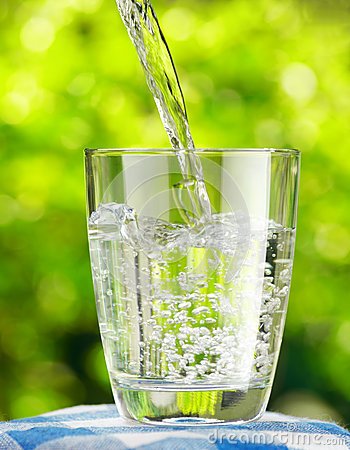 6 Điều không nên khi uống nước